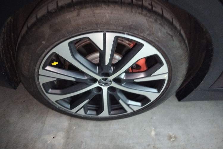 Used Nio EC7 2023 75 kWh Right Rear Wheel Hub