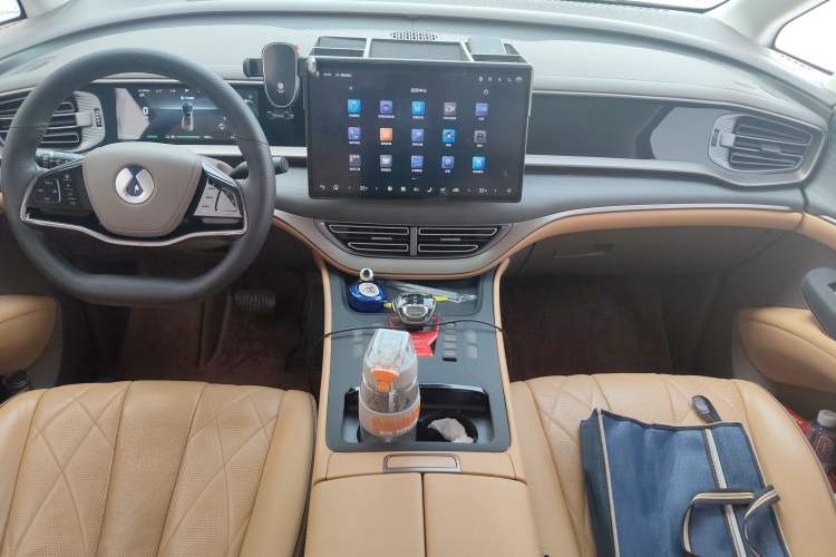 Used Denza D9 2022 EV 600 Four-Wheel Drive Flagship Model