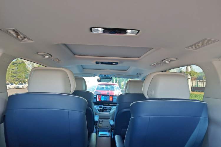 Used Roewe iMAX8 2021 400TGI Supreme Series Prestige Edition
