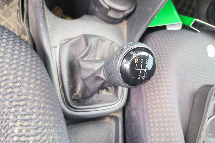 Used Volkswagen Polo 2014 1.4L Manual Fashion Edition Gear Lever