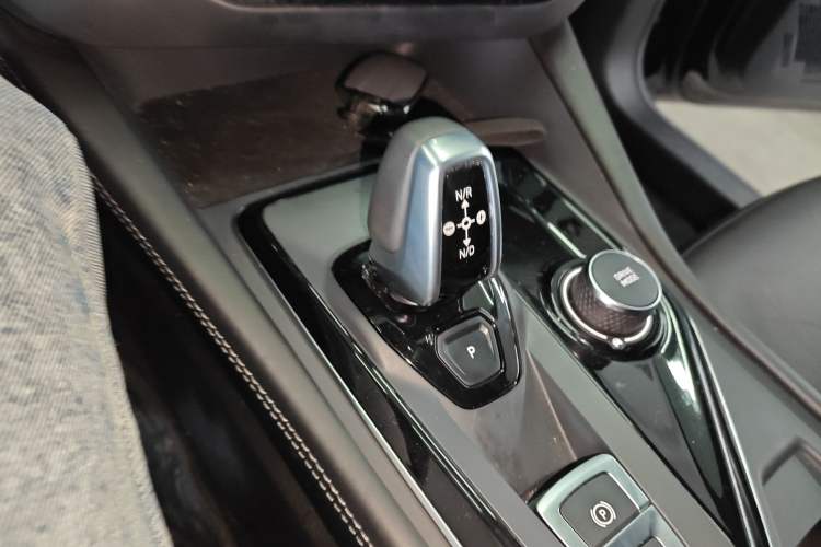 Used Lynk & Co 03 2022 1.5TD DCT JingPro Gear Lever