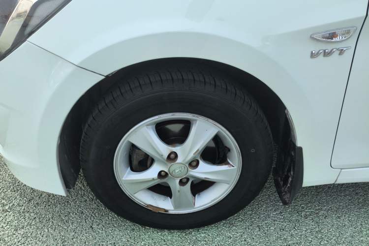 Used Hyundai Verna (older generation) 2014 1.4L Automatic Smart GLS Left Front Wheel Hub