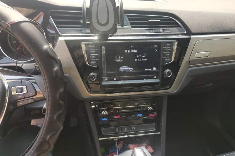 Used Volkswagen Touran 2021 Touran L 280TSI DSG Comfort Edition 7 Seats Audio And AC Panel