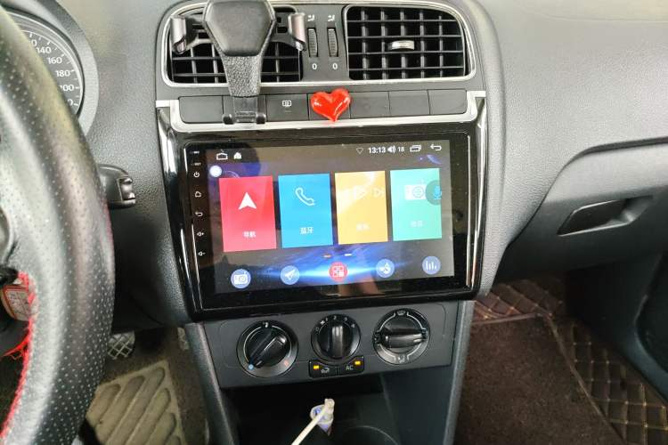 Used Volkswagen Polo 2011 1.4L Manual ZhiShang Edition Audio And AC Panel