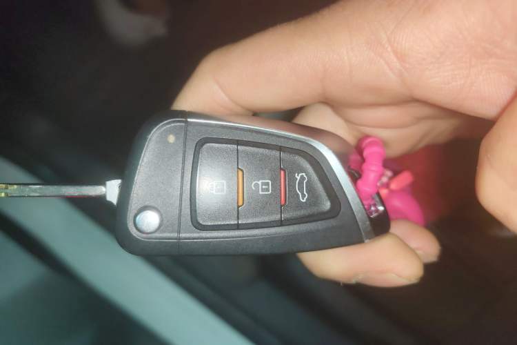 Used Honda Vezel 2015 1.5L CVT two-wheel drive Comfort trim Vehicle Key