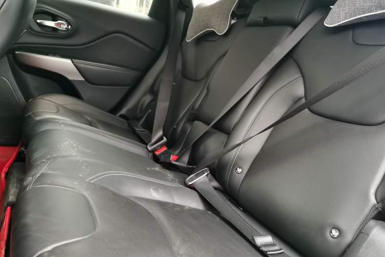 Used Jeep Cherokee 2019 2.0T Two-Wheel Drive Smart Enjoyment Version China V