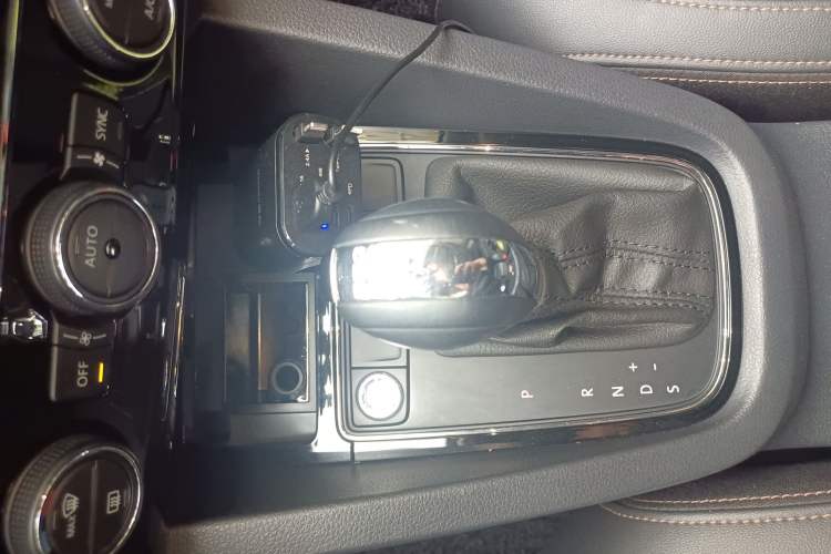 Used Volkswagen Sagitar 2015 280TSI Automatic Flagship Model Gear Lever