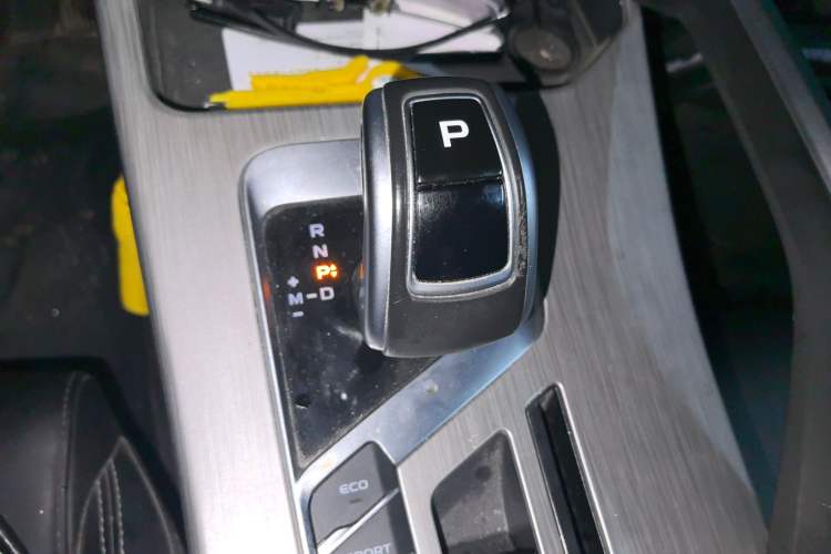 Used Geely Auto Coolray 2019 260T DCT Knight China VI Standard Gear Lever