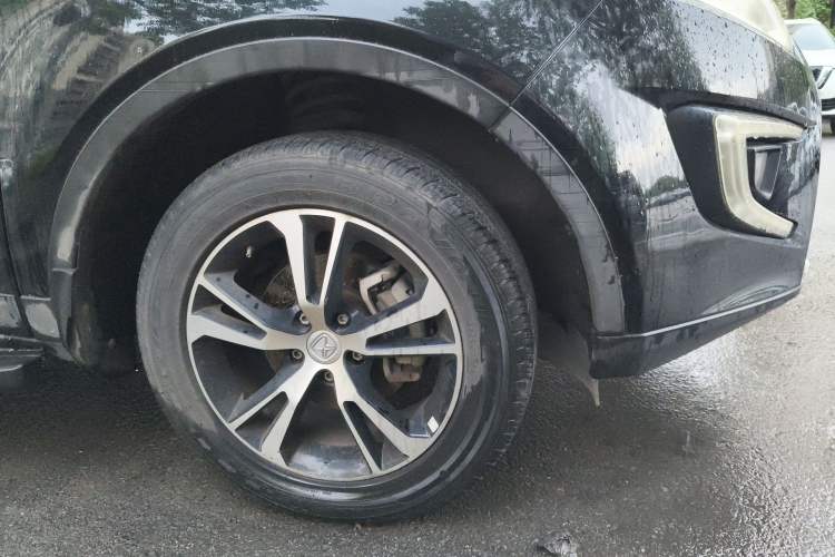 Used JMC Yusheng S330 2016 1.5L GTDi Automatic Two-Wheel Drive Fashion Edition Right Front Wheel Hub