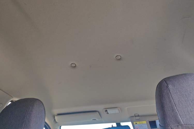 Used FORTHING Lingzhi 2019 M5L 1.6L 7-Seater Base Model China VI Standard Headliner