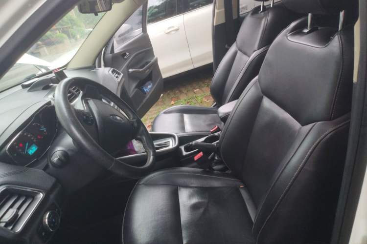 Used Ford Escort 2015 1.5L Automatic Fashion Model Left Front Seat