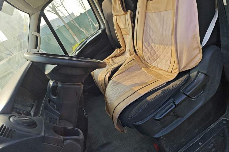 Used Iveco Eurocargo 2018 2.3T Short-Wheelbase Low-Roof Van F1A