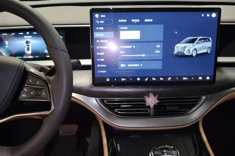 Used Denza D9 2024 DM-i 1050 Luxury Model
