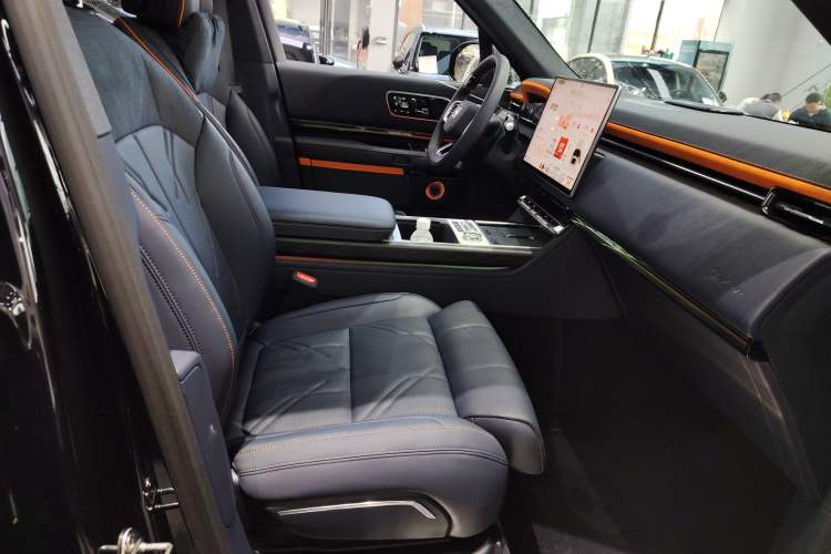 Used Zeekr 9X 2025 Moon Black Edition 70kWh
