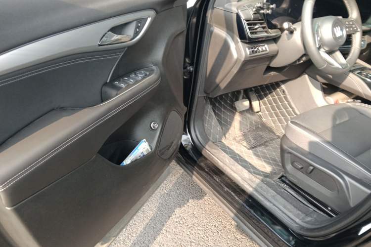 Used Buick Envision 2025 Encore Plus 28T Two-Wheel-Drive Platinum Edition
