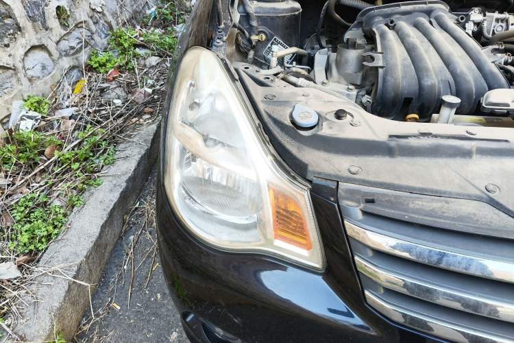 Used Nissan Sylphy 2012 Classic 1.6XE Automatic Comfort Edition Right Front Headlight