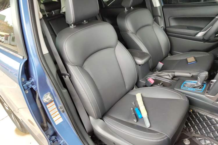 Used Subaru Forester 2016 2.5i Luxury Navigation Edition Right Front Seat