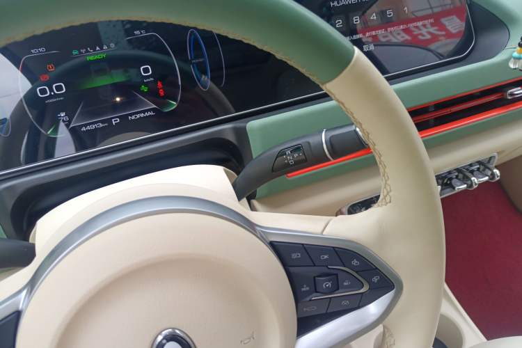 Used ORA Good Cat 2023 401 km Standard Range Premium Version Lithium Iron Phosphate Gear Lever