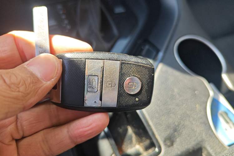 Used Kia KX7 2017 2.0L Automatic 2WD GLS 5-Seater
