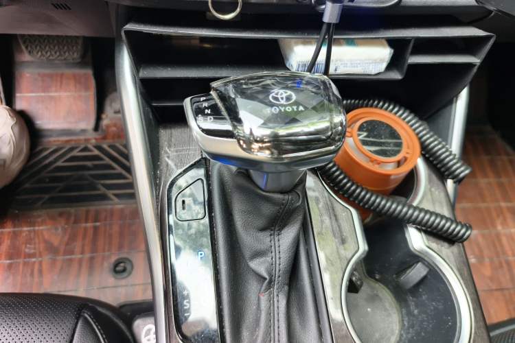 Used Toyota Highlander 2022 Dual-Engine 2.5L Four-Wheel Drive Supreme Edition 7-Seater Gear Lever