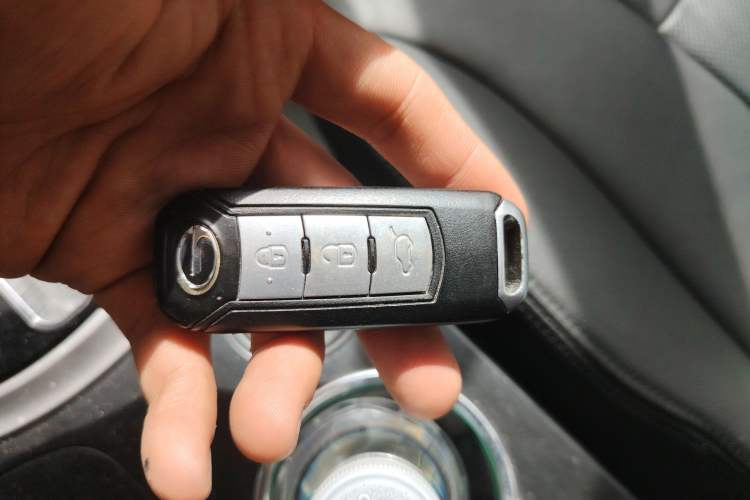 Used GAC Trumpchi GS5 2013 2.0L Automatic Two-Wheel Drive Light Interior Special Edition
