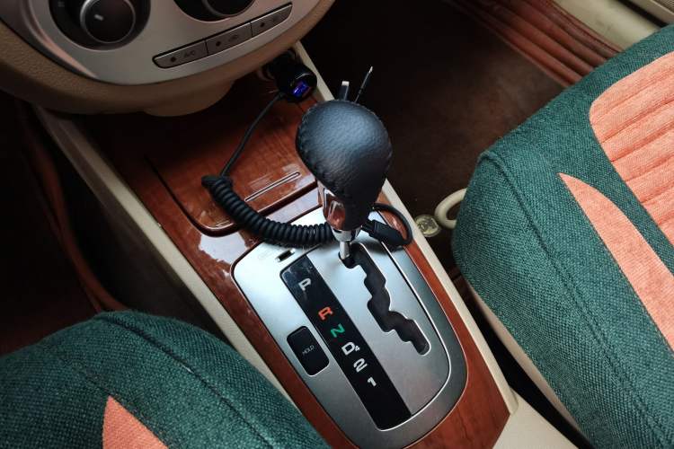 Used Buick Excelle 2011 1.6 LE-AT Gear Lever