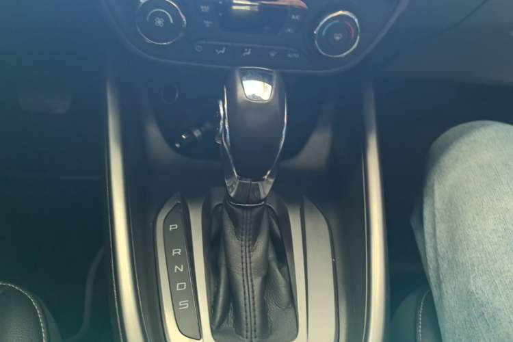 Used Ford Escort 2015 1.5L Automatic Fashion Model
