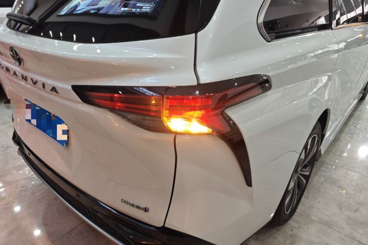 Used Toyota Granvia 2023 2.5L Hybrid Prestige PLUS Edition Right Rear Taillight