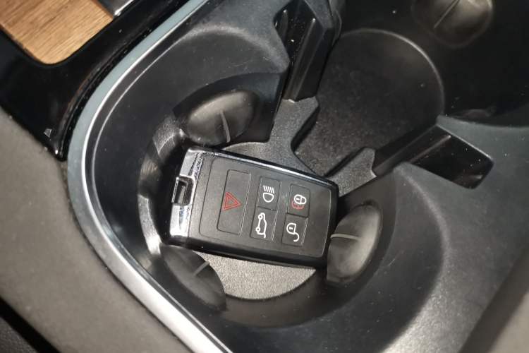 Used Land Rover Discovery Sport 2020 249 PS R-Dynamic Performance Tech Edition 5 Seats Interior 1