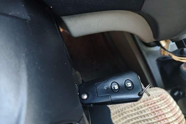 Used Land Fengshang 2011 Deluxe Edition 1.6L Manual 7-Seater Vehicle Key