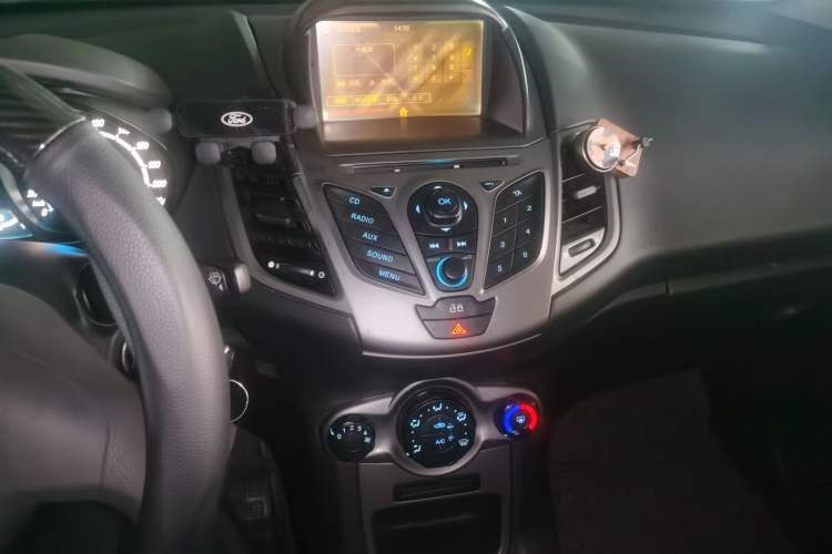 Used Ford Fiesta 2013 Sedan 1.5L Manual Fashion Edition Audio And AC Panel
