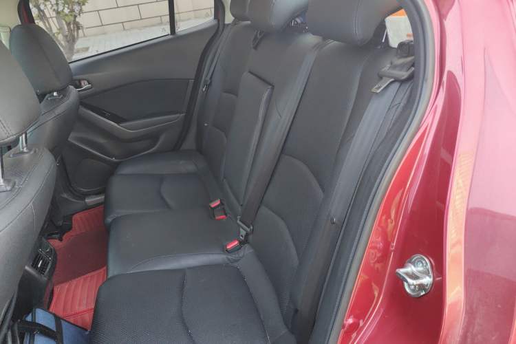 Used Mazda 3 Axela 2019 Cloud-Controlled Sedan 1.5L Automatic Luxury Model China VI Standard Left Rear Seat