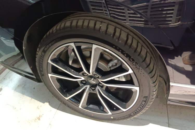 Used VOYAH PASSION 2024 PHEV Four-Wheel Drive Ultra-Long Range Flagship Model Exterior 5