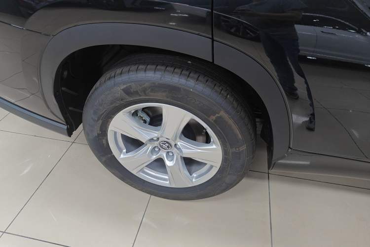 Used Toyota Highlander 2026 Model 2.5L Intelligent Electric Hybrid Dual-Engine Two-Wheel-Drive Elite Edition 7-seater Right Rear Wheel Hub