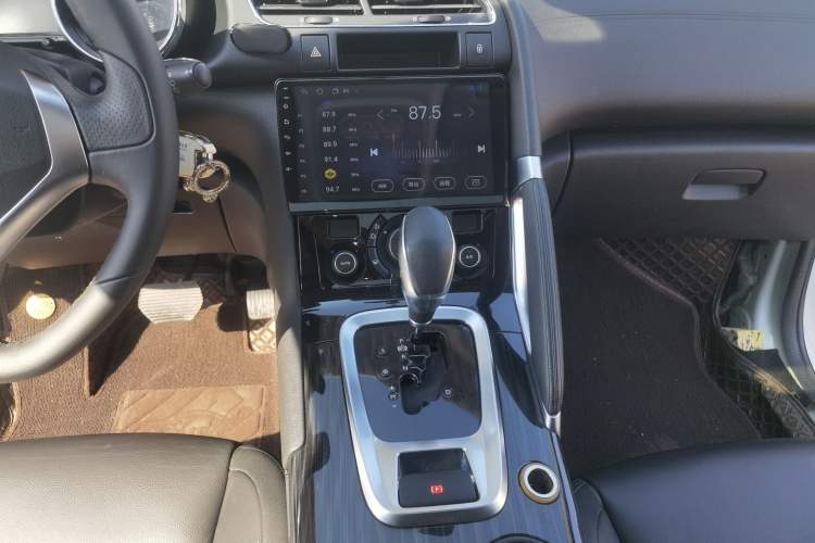 Used Peugeot 3008 2015 2.0L Automatic Trend Edition Gear Lever