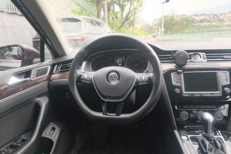 Used Volkswagen Magotan 2017 380TSI DSG Luxury Model Steering Wheel