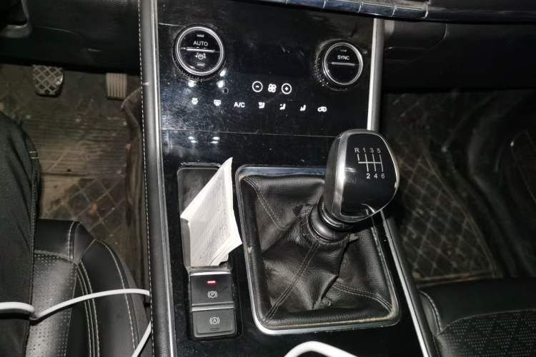 Used Chery Tiggo 8 2020 1.5 TCI Manual Special Edition 7-Seater Gear Lever