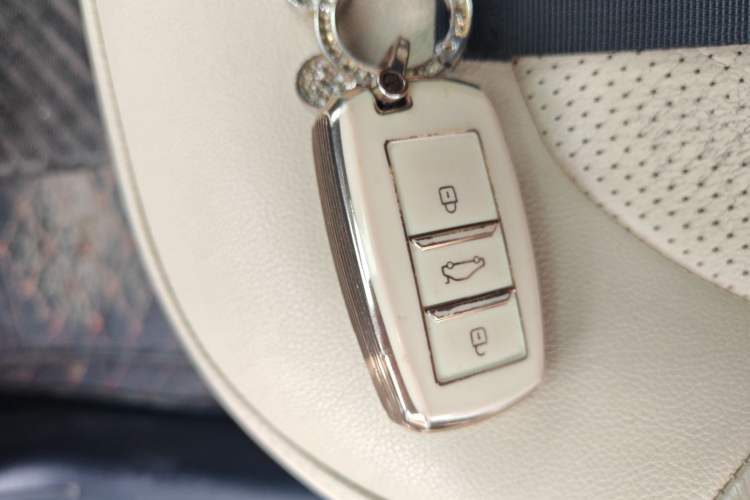 Used CHANGAN Alsvin V7 2015 1.6L Automatic Enjoyment Model China IV Standard Interior 1