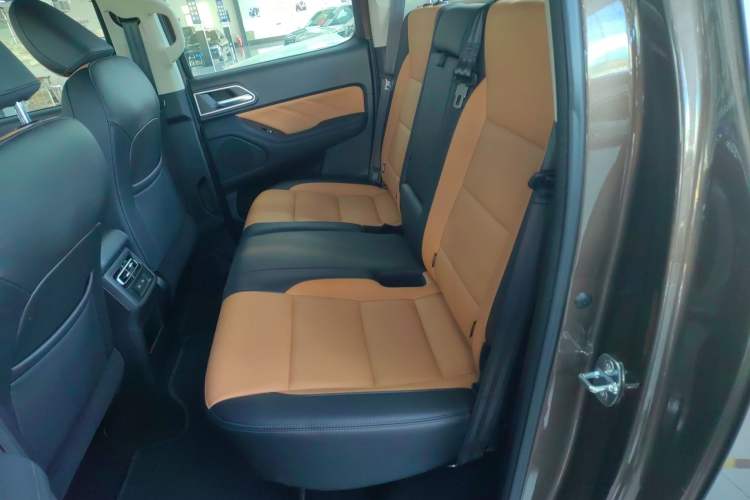 Used Great Wall Poer 2023 2.0T Passenger Version Automatic Diesel 4x4 Sporty GW4D20M