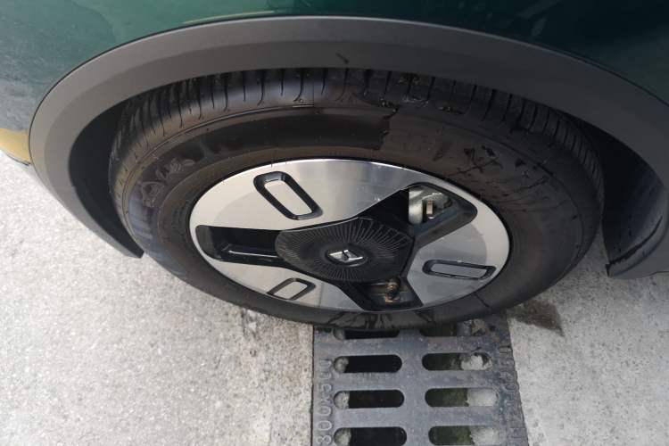 Used Baojun KiWi EV 2021 Artist Model Ternary Lithium Left Front Wheel Hub