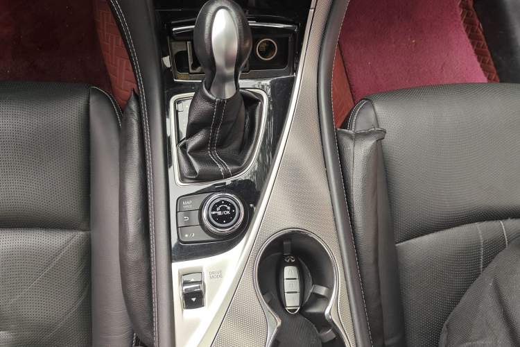Used Infiniti Q50L 2016 2.0T Enjoyment Edition Gear Lever