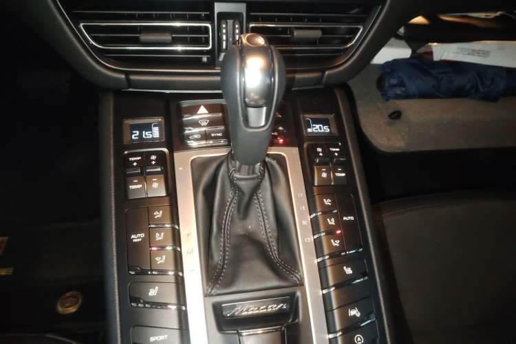 Used Porsche Macan 2020 Macan 2.0T Gear Lever