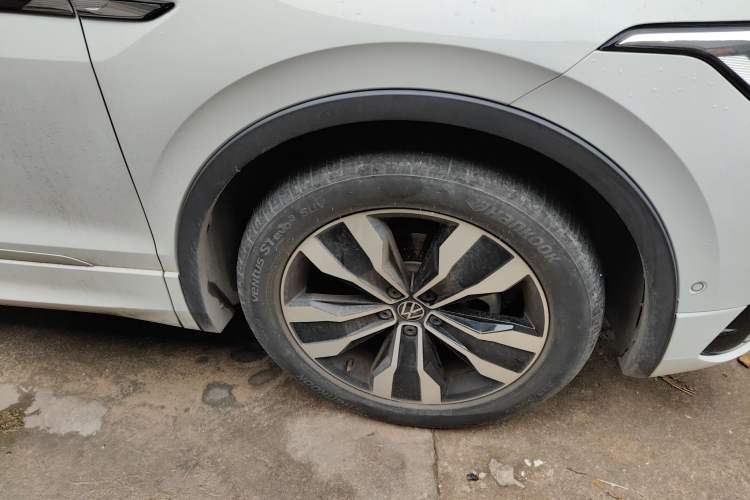 Used Volkswagen Tiguan L 2023 Restyled 330TSI Automatic Two-Wheel Drive R-Line Enhanced Comfort Version Exterior 7