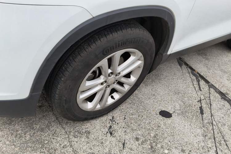 Used Chevrolet Trax 2016 1.4T Manual Two-Wheel Drive Comfort Version with Sunroof Exterior 4