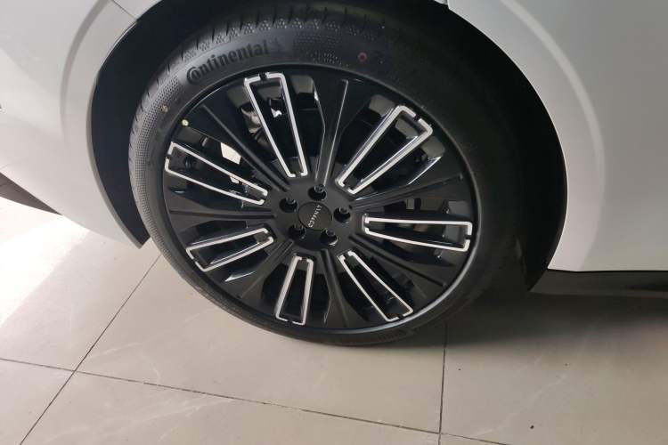 Used Lynk & Co 10 EM-P 2025 Model 240 Four-Wheel Drive Ultra Exterior 5