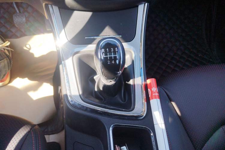 Used Baojun 560 2016 1.5T Manual Luxury Model Gear Lever