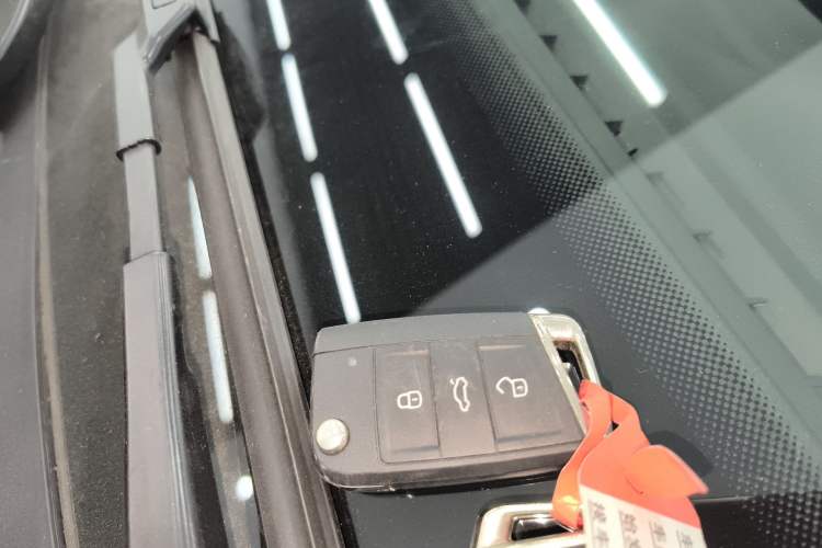 Used Volkswagen T-ROC 2019 230TSI DSG Two-Wheel-Drive Advanced Version China VI Standard
