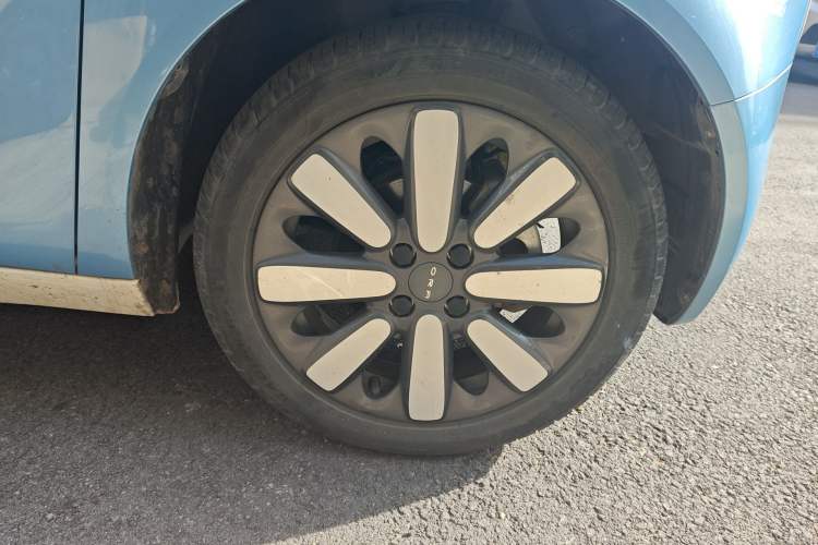 Used ORA Black Cat 2019 351 km Family Edition Right Front Wheel Hub