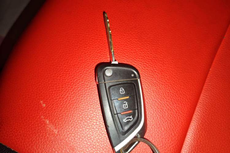 Used Venucia R30 2014 1.2L Manual Luxury Edition Vehicle Key