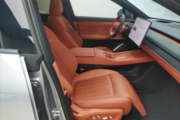 Used ONVO L60 2024 60 kWh Rear-Drive Version